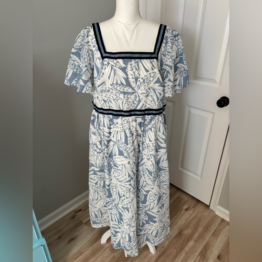 BODEN dress in the lightest fabric. Size 16/18R